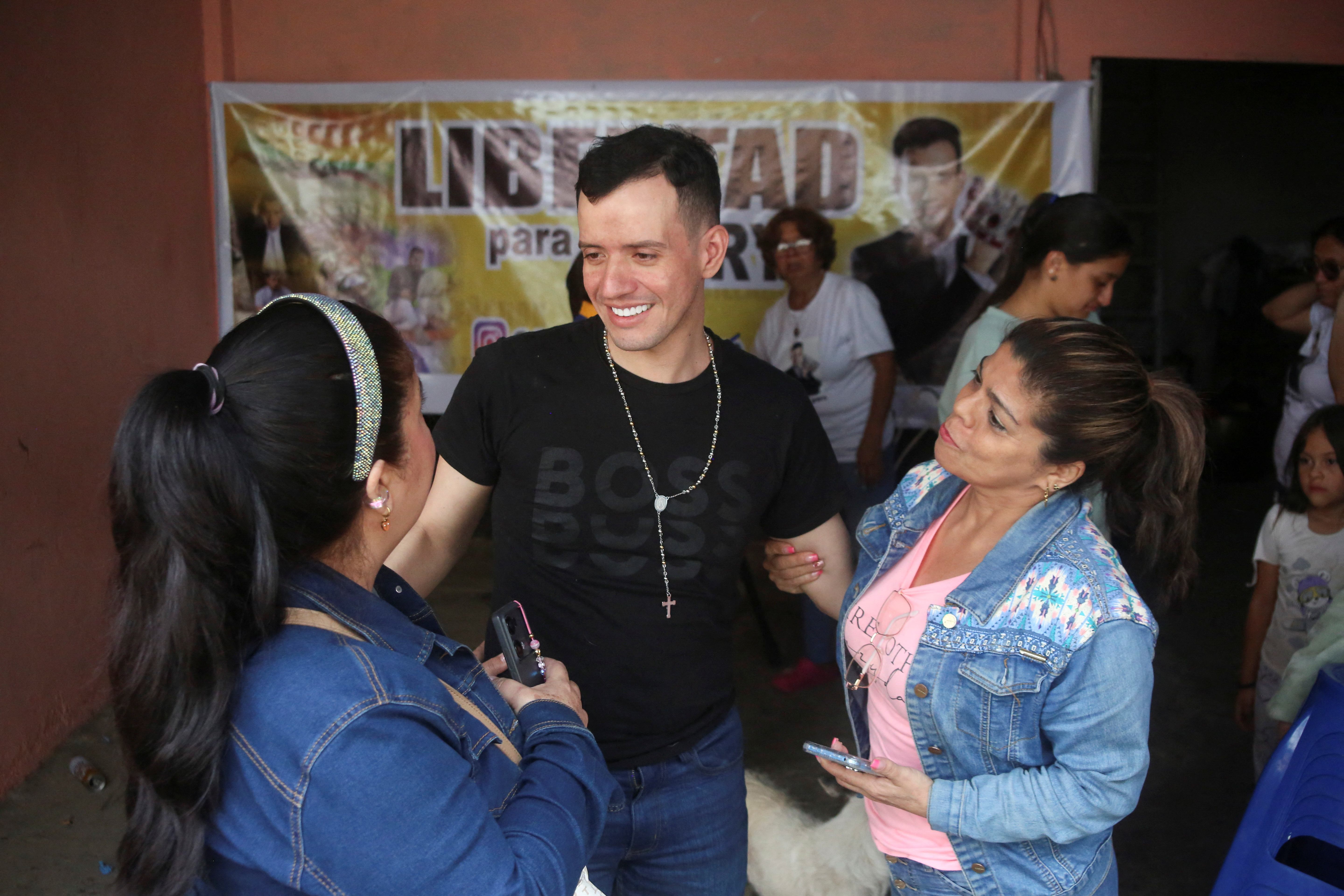 Venezuelan held in El Salvador prison reunite with family after release, in Tachira