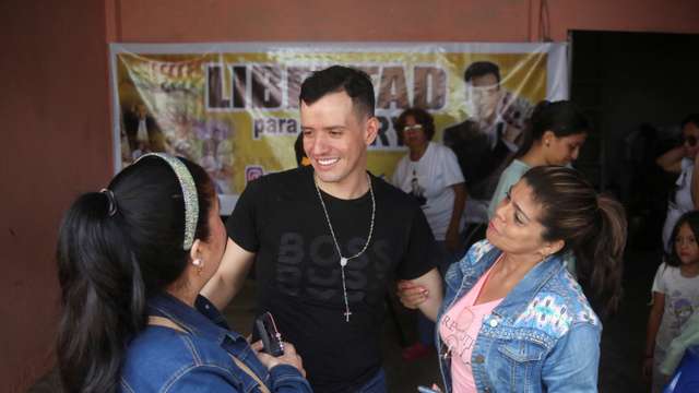 Venezuelan held in El Salvador prison reunite with family after release, in Tachira