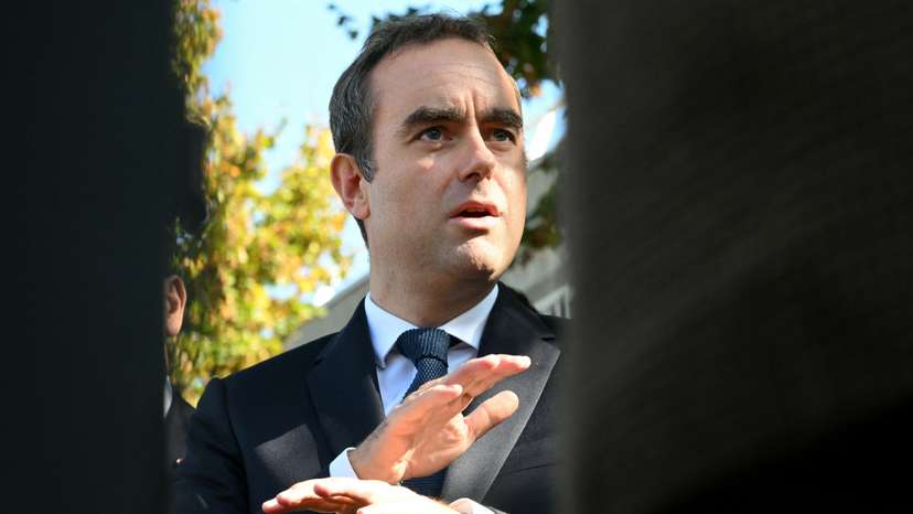 French PM Lecornu visits officials at National Police station in L'Hay-les-Roses