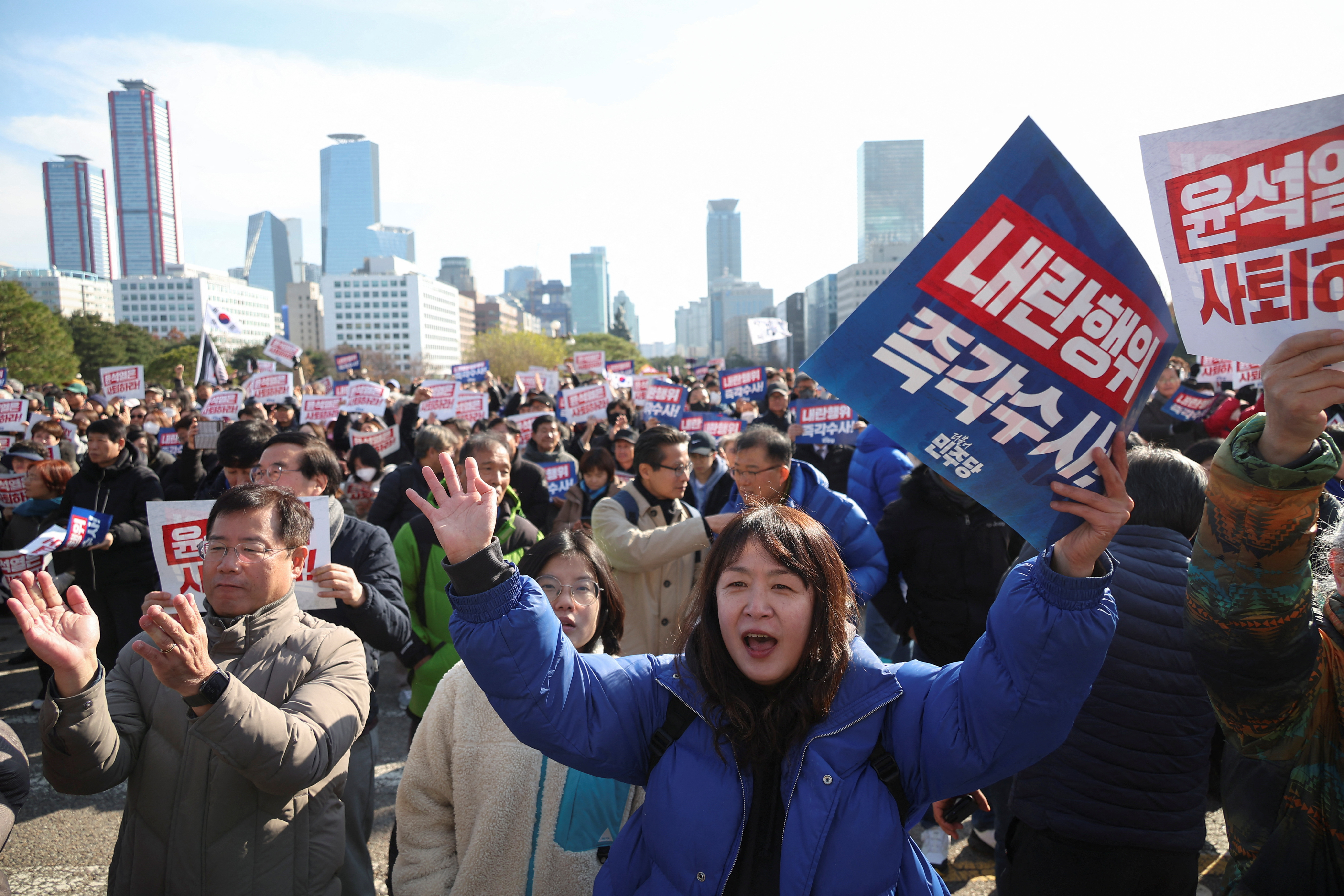 People take part in a rally calling for expelling South Korean President Yoon Suk Yeol in Seoul