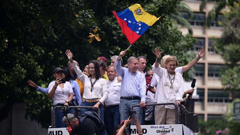 Anti-Maduro protests spread as Venezuelan opposition says he stole vote, in Caracas