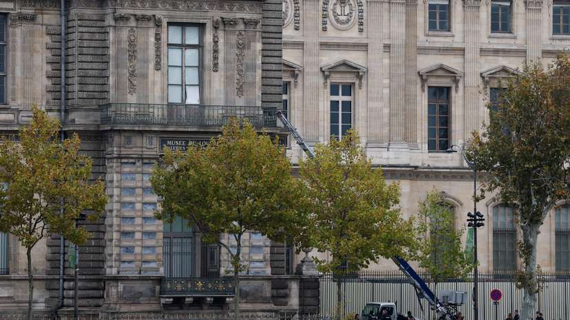Reports of a robbery at the Louvre museum, in Paris