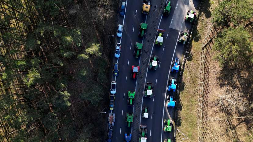 Polish farmers block German border motorway to protest EU agriculture laws