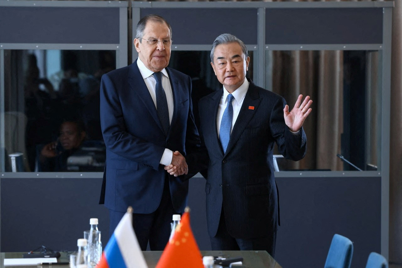 Russian Foreign Minister Sergei Lavrov and Chinese Foreign Minister Wang Yi meet in Johannesburg