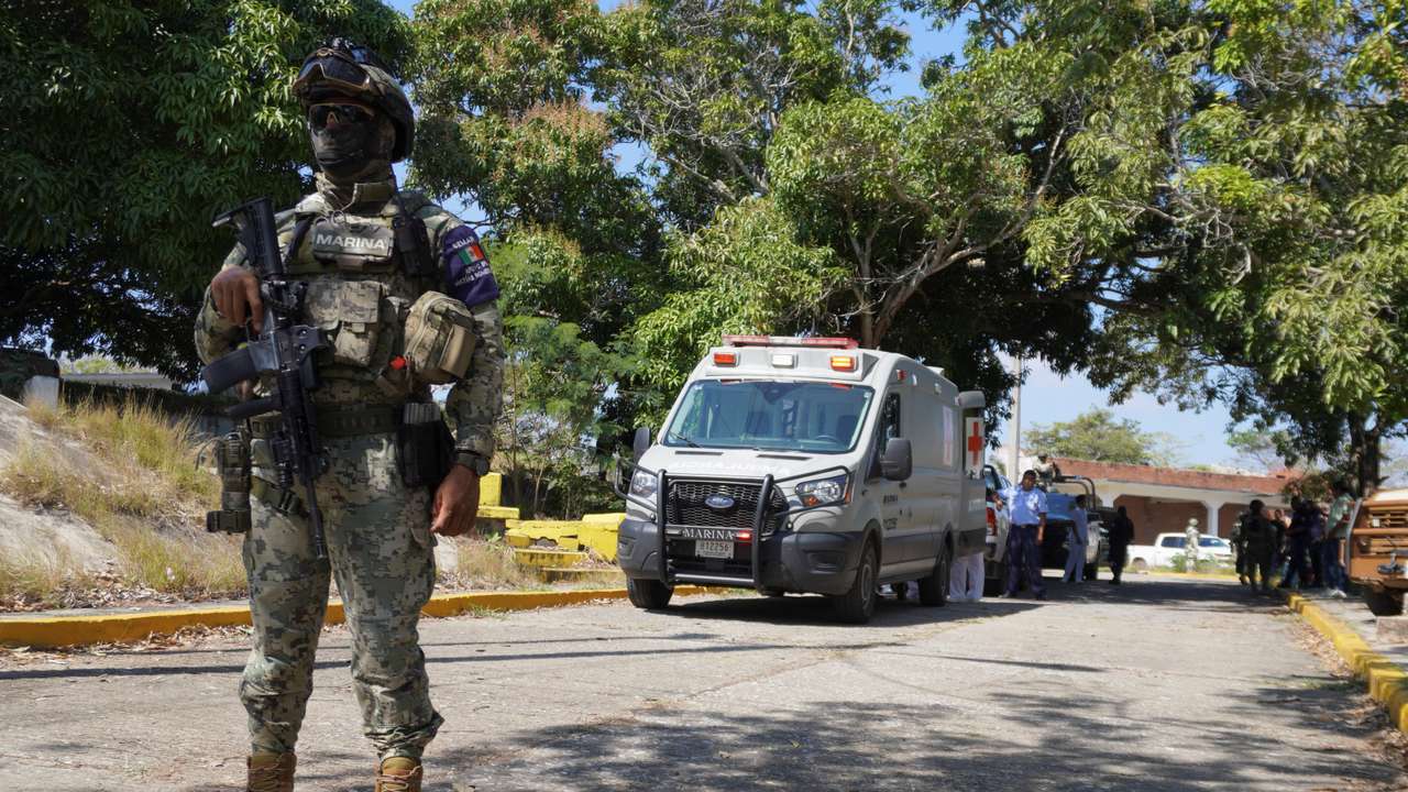 Pemex pipeline explosion leaves dead and injured, in Loma Larga