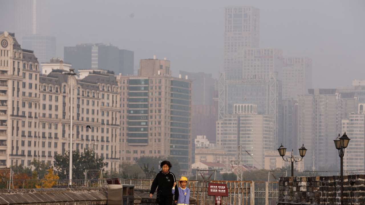 Beijing issues orange alert for heavy air pollution