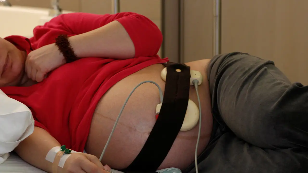 FILE PHOTO: A pregnant woman is monitored with a cardiotocograph shortly before the birth of her baby at Munich hospital