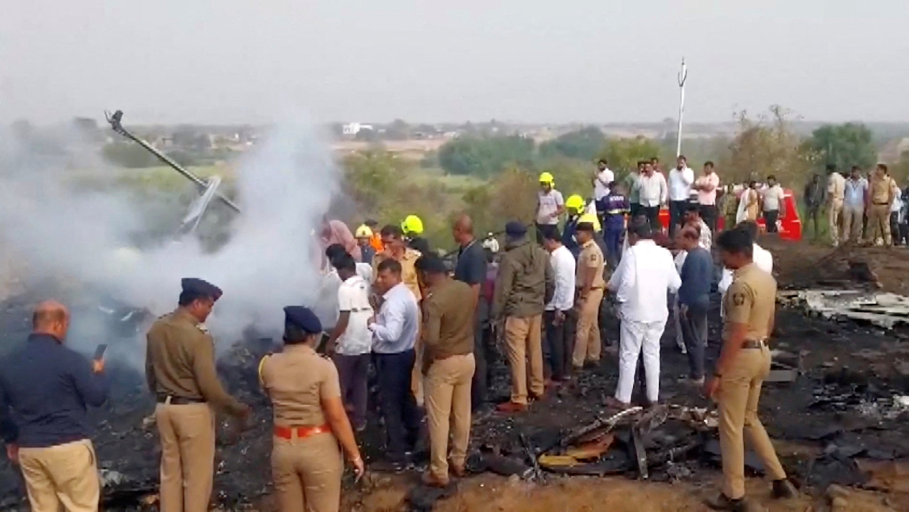 Plane crash kills deputy chief minister of India's Maharashtra