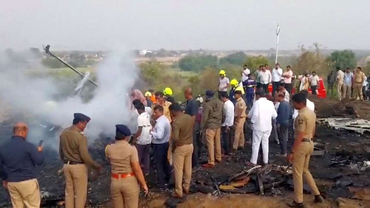 Plane crash kills deputy chief minister of India's Maharashtra