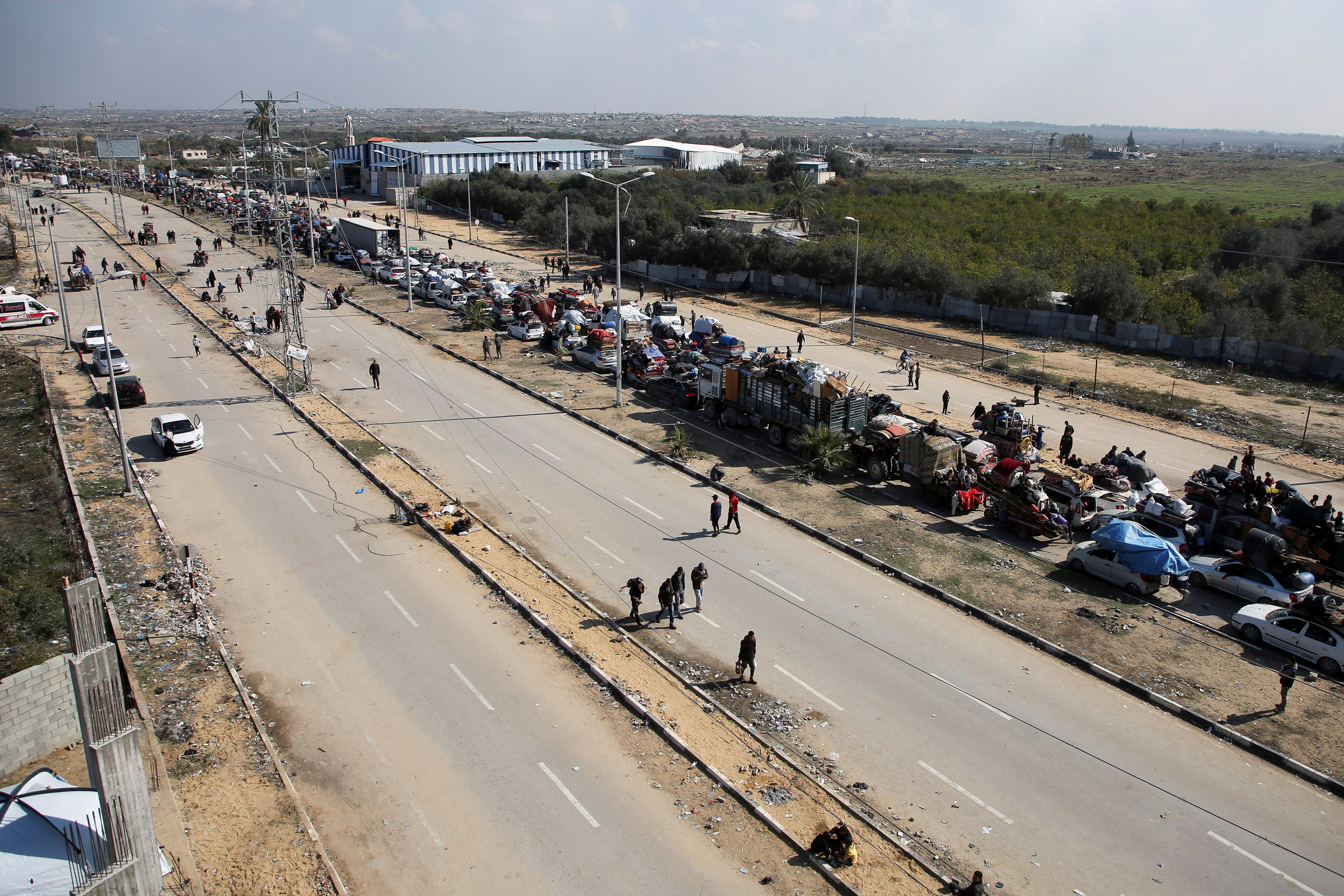Displaced Palestinians make their way back to their homes in northern Gaza, amid a ceasefire between Israel and Hamas, in the central Gaza Strip