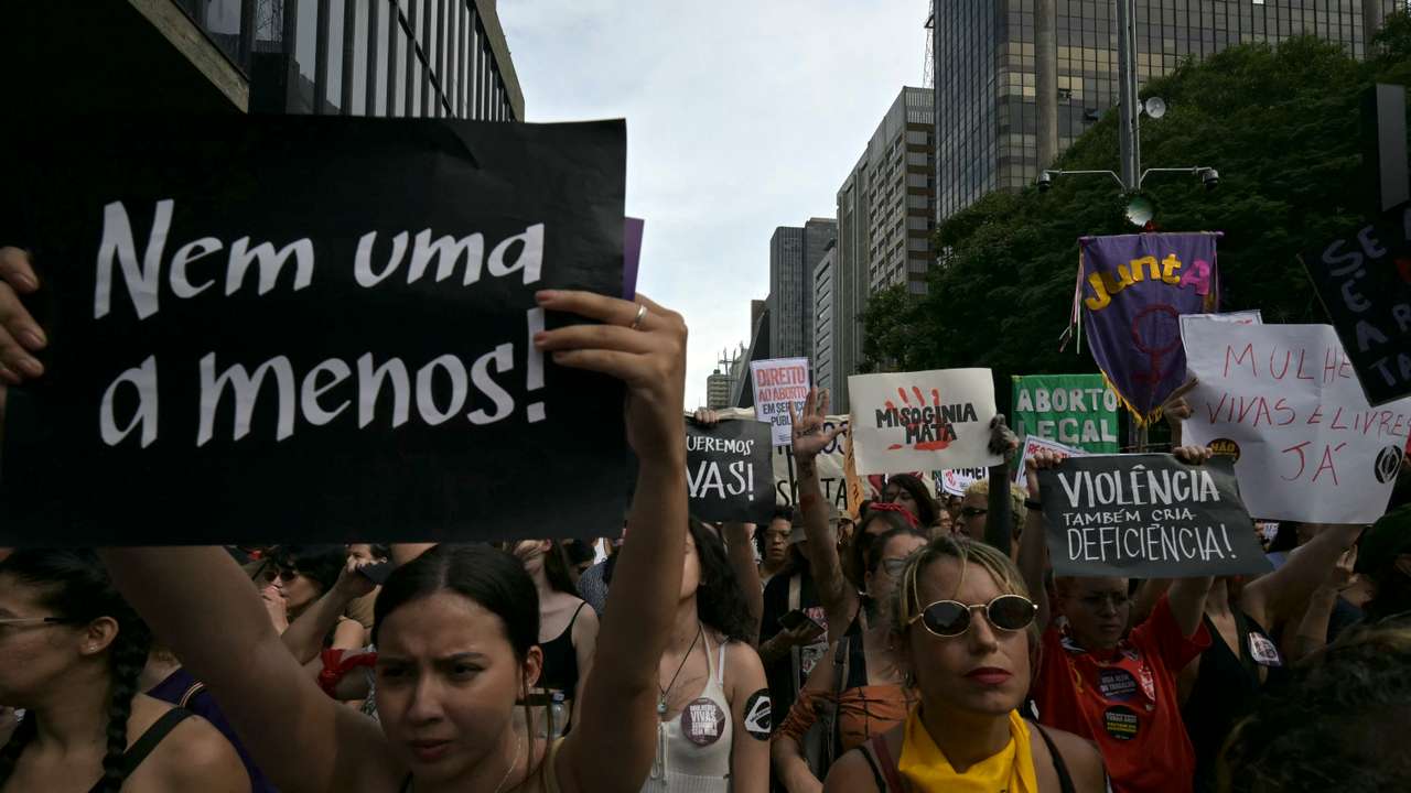 brazil
-
femicide
-
violence
-
protest