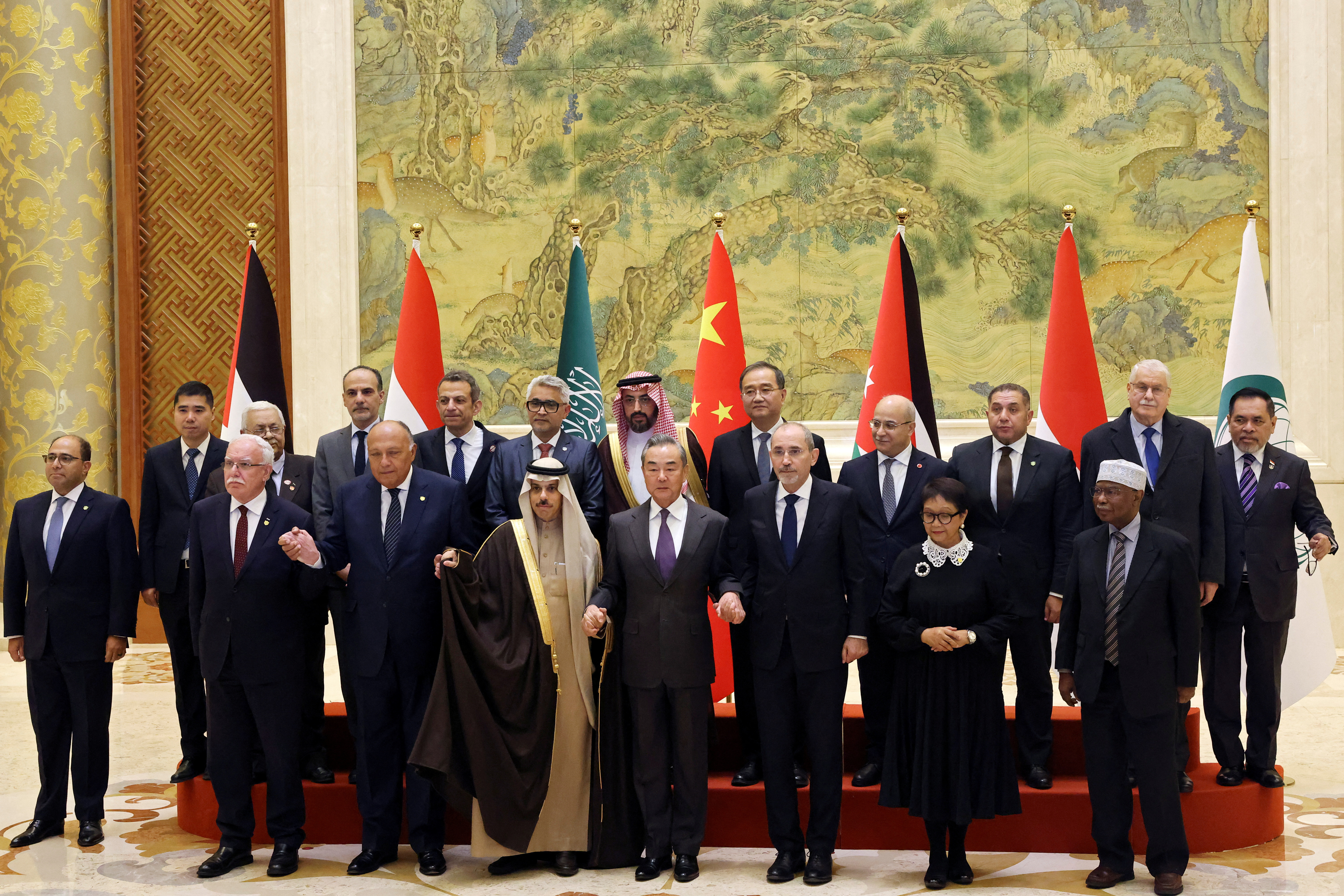 Chinese Foreign Minister Wang Yi meets Arab and Islamic foreign ministers in Beijing