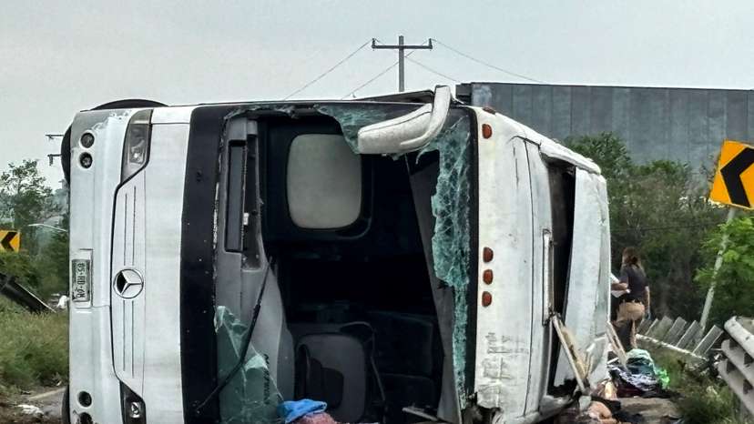 Several people died while traveling on a passenger bus, in Hualahuises