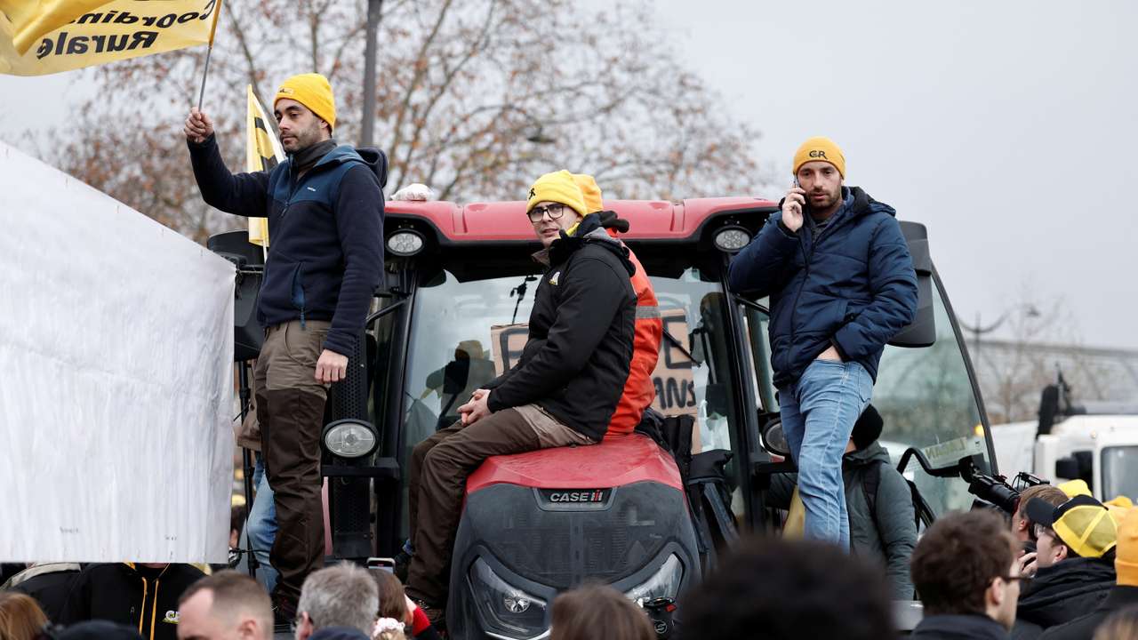 French farmers block Paris streets in protest against Mercosur trade deal