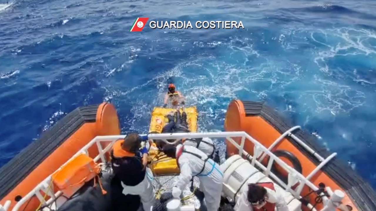 Rescue following migrant shipwreck off Lampedusa