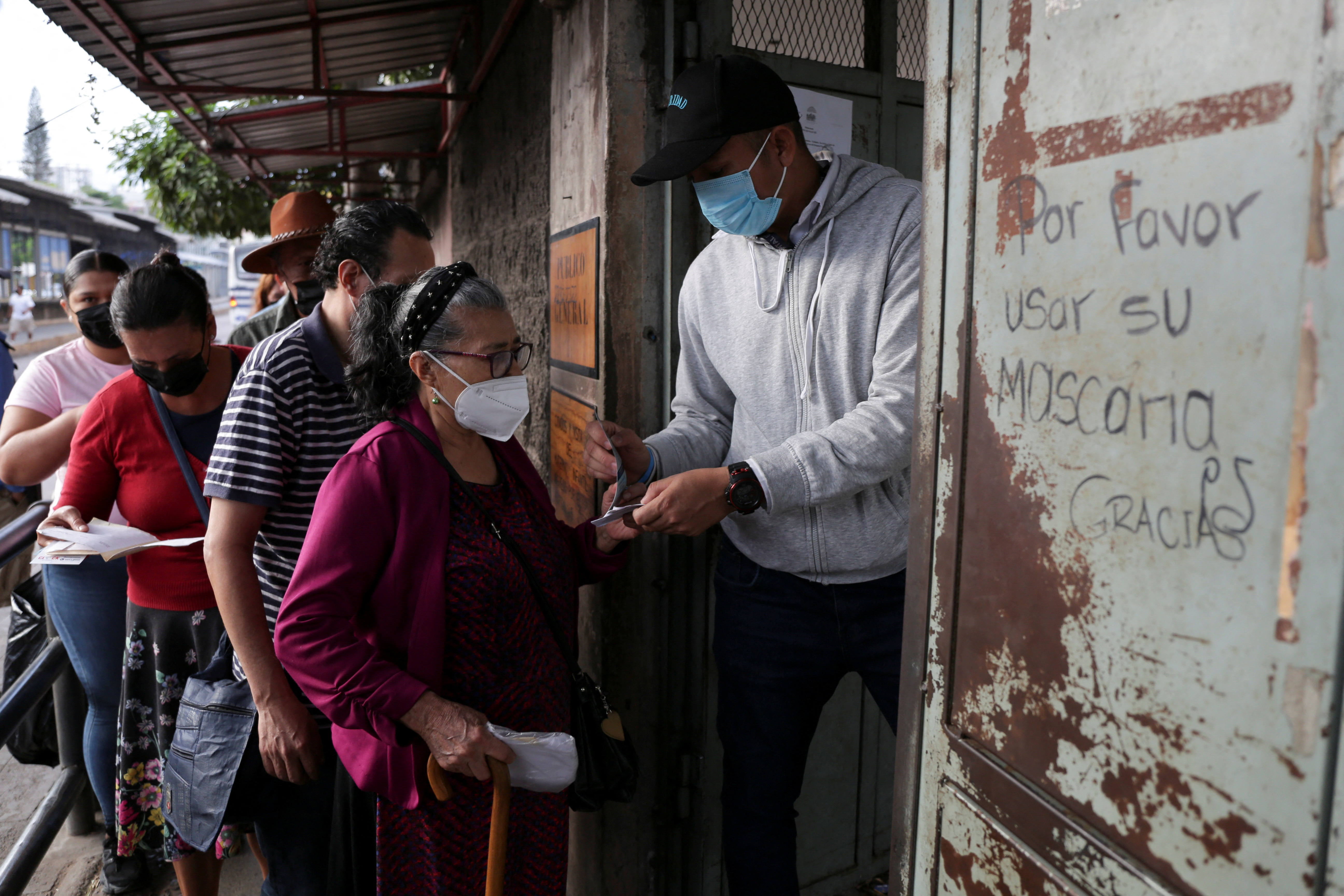 Honduras reinstates mandatory mask use amid surge in respiratory illnesses