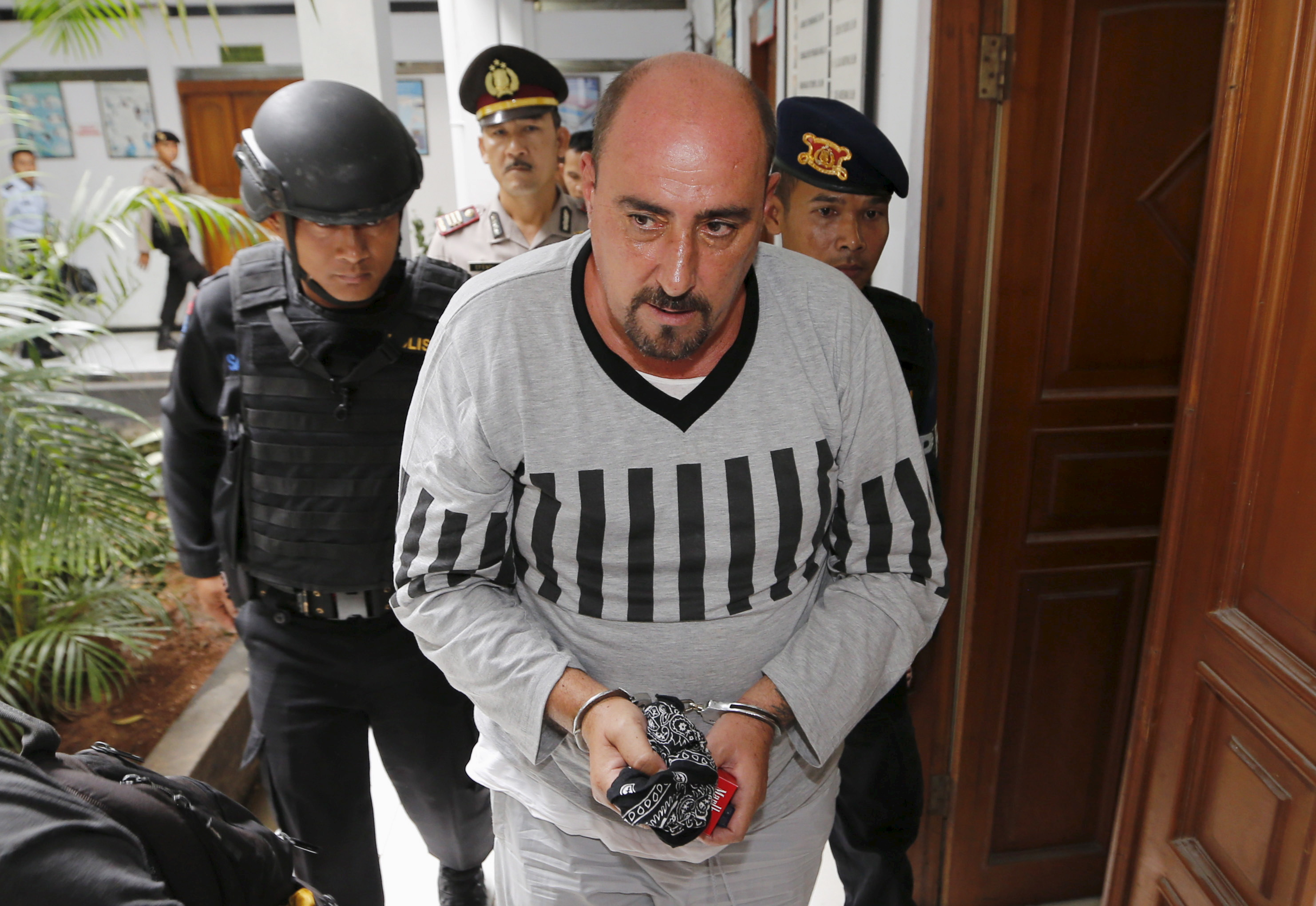 Atlaoui arrives for signing documents for his judicial review at Tangerang District Court