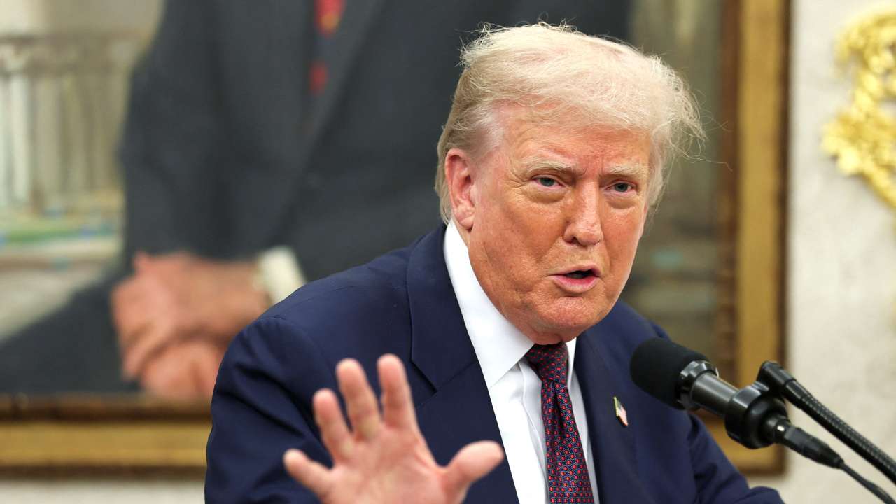 U.S. President Trump and Apple CEO Cook announce Apple's $100 billion investment in U.S. manufacturing, at the White House