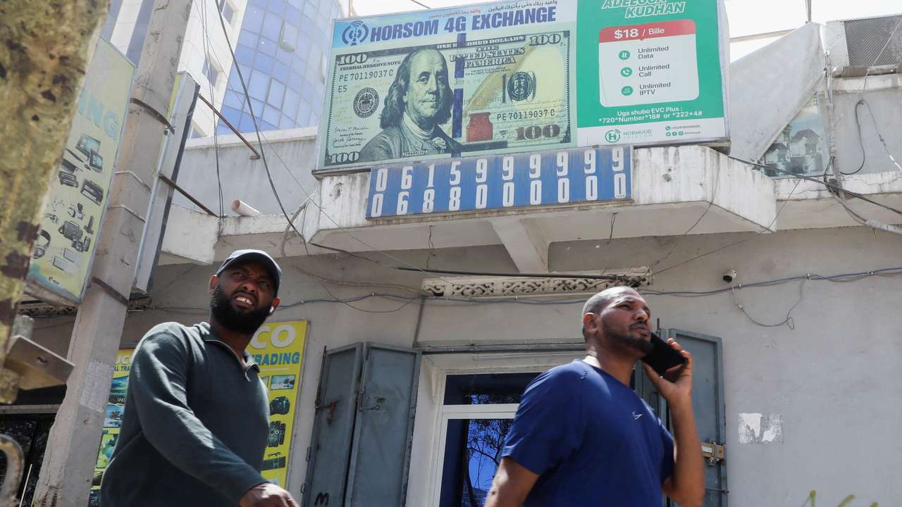 Trump on Somali immigrants: "their country stinks, we don't want them\