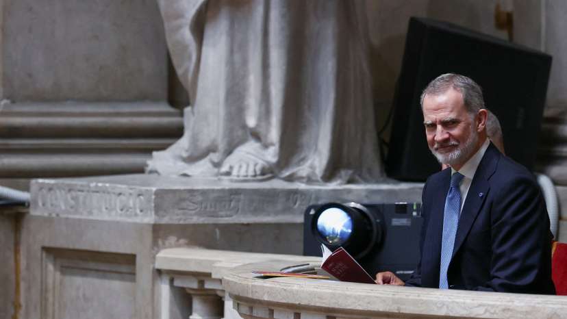 Antonio Jose Seguro swears in as Portugal's new president