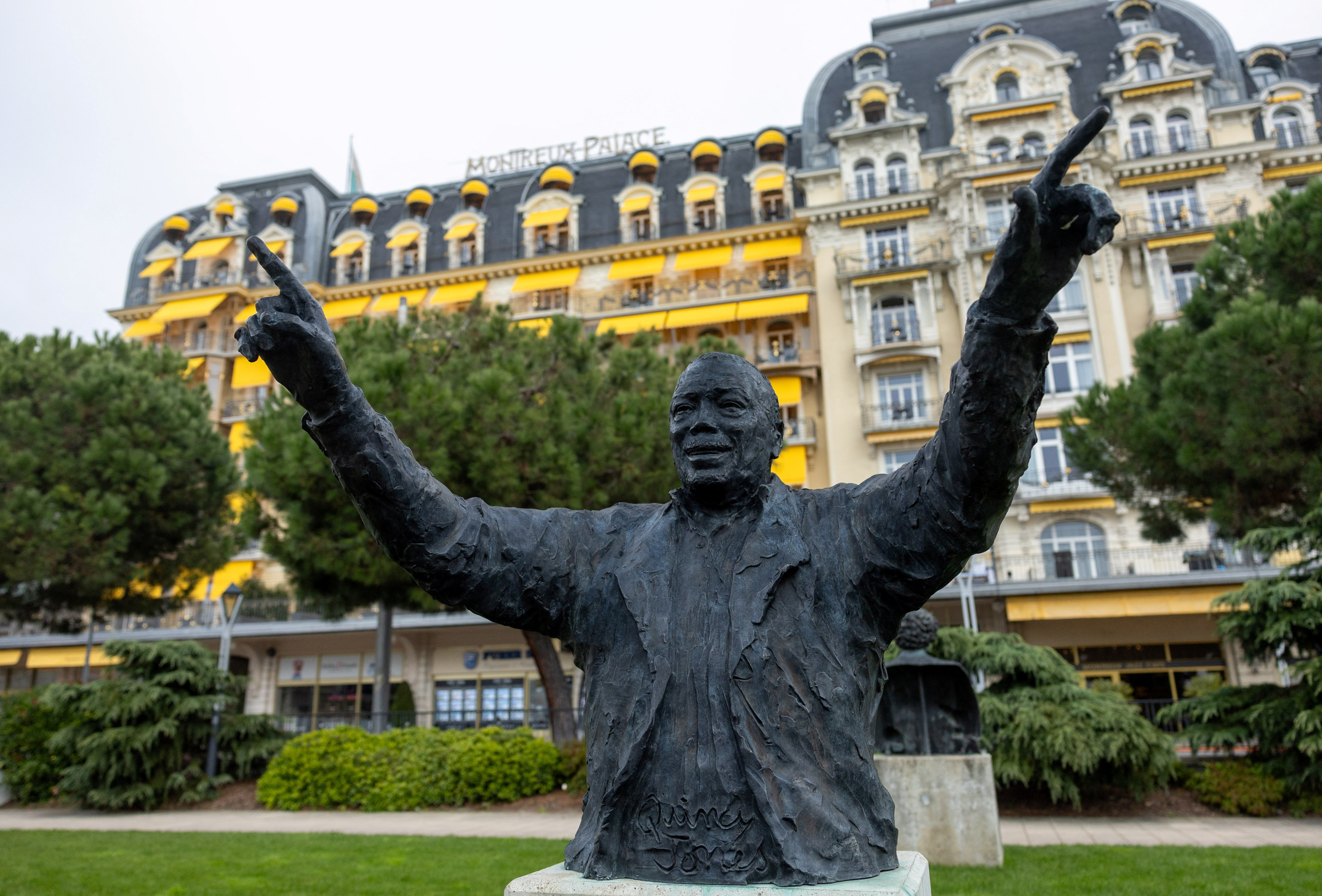 Quincy Jones statue in Montreux
