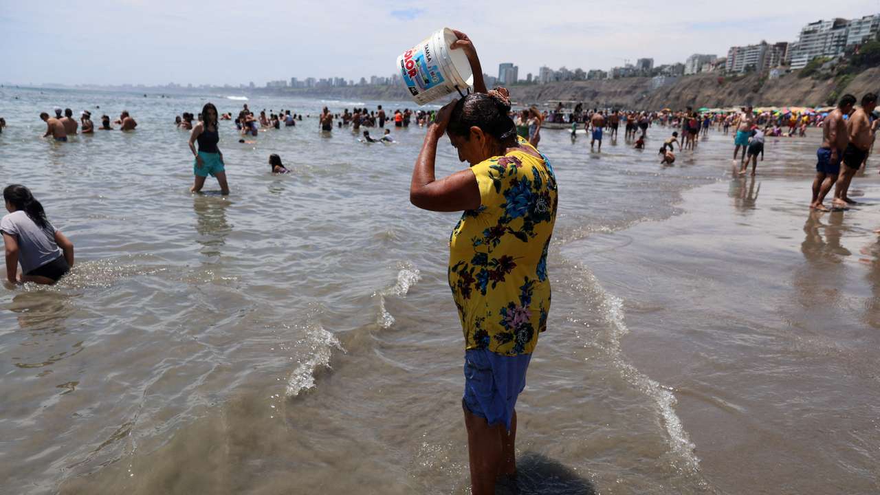 FILE PHOTO: Heat wave in Lima due to El Nino weather phenomena