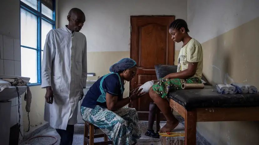 The Wider Image: The Congolese amputee giving new prosthetic limbs to the wounded