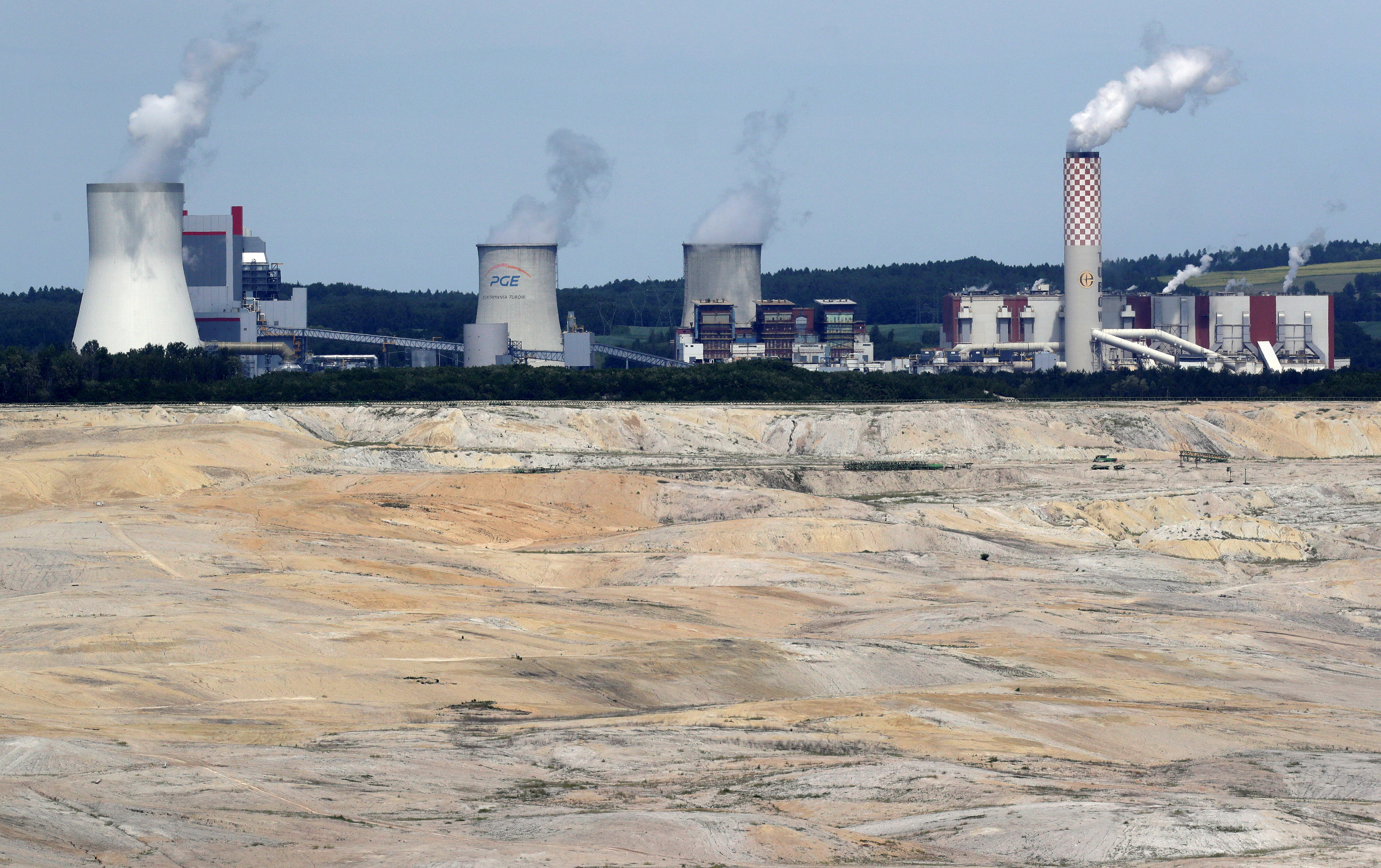 Czechs at Polish borderlands lose water and patience in coal mine dispute
