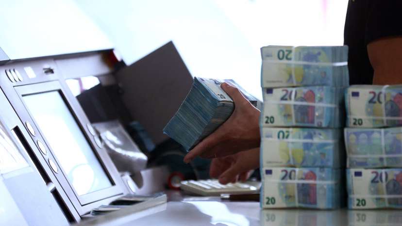 A worker grabs a pack of 20-euro notes at the Bank of Portugal fortified complex in Carregado, Alenquer