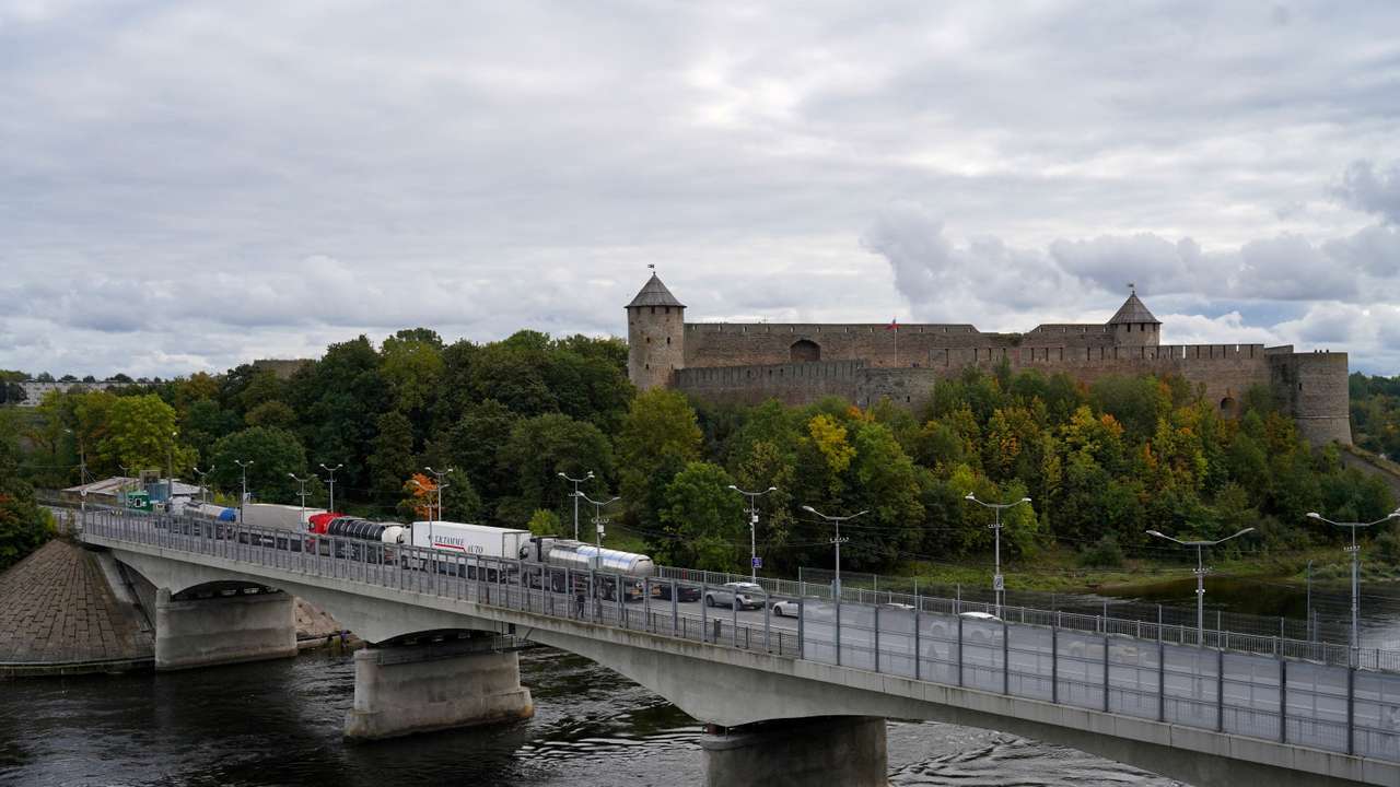 FILE PHOTO: Estonia stops Russians from entering with Schengen-issued visas