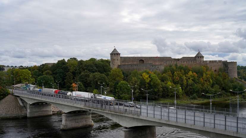 FILE PHOTO: Estonia stops Russians from entering with Schengen-issued visas