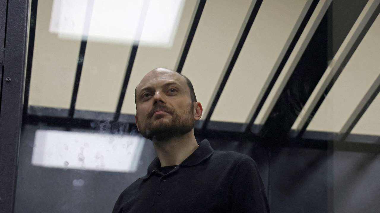 FILE PHOTO: Russian opposition figure Vladimir Kara-Murza attends a court hearing in Moscow