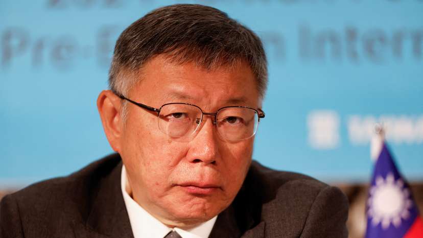 Ko Wen-je, Taiwan People's Party (TPP) presidential candidate, holds a press conference in Taipei
