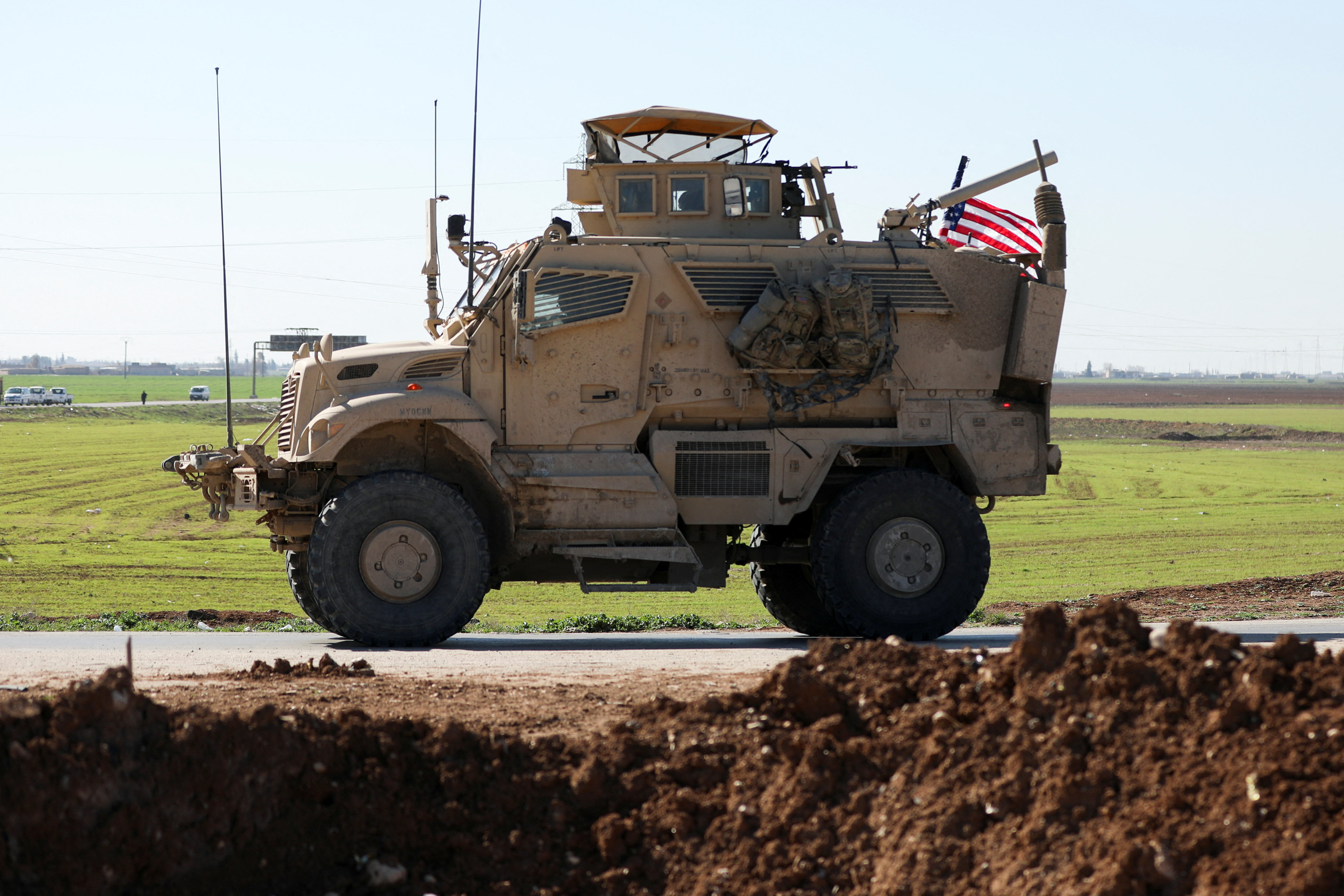 U.S. military vehicles move towards Iraqi Kurdistan region