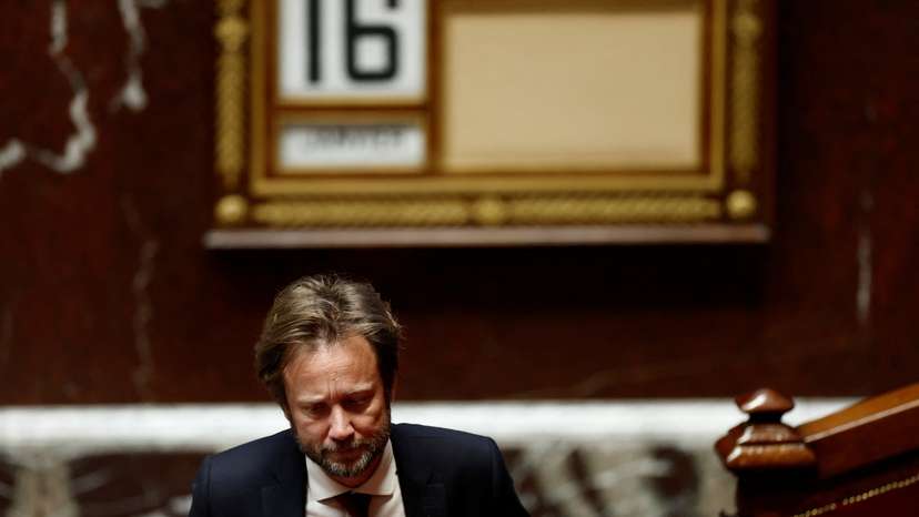 Lawmakers vote on no-confidence motion against the French government