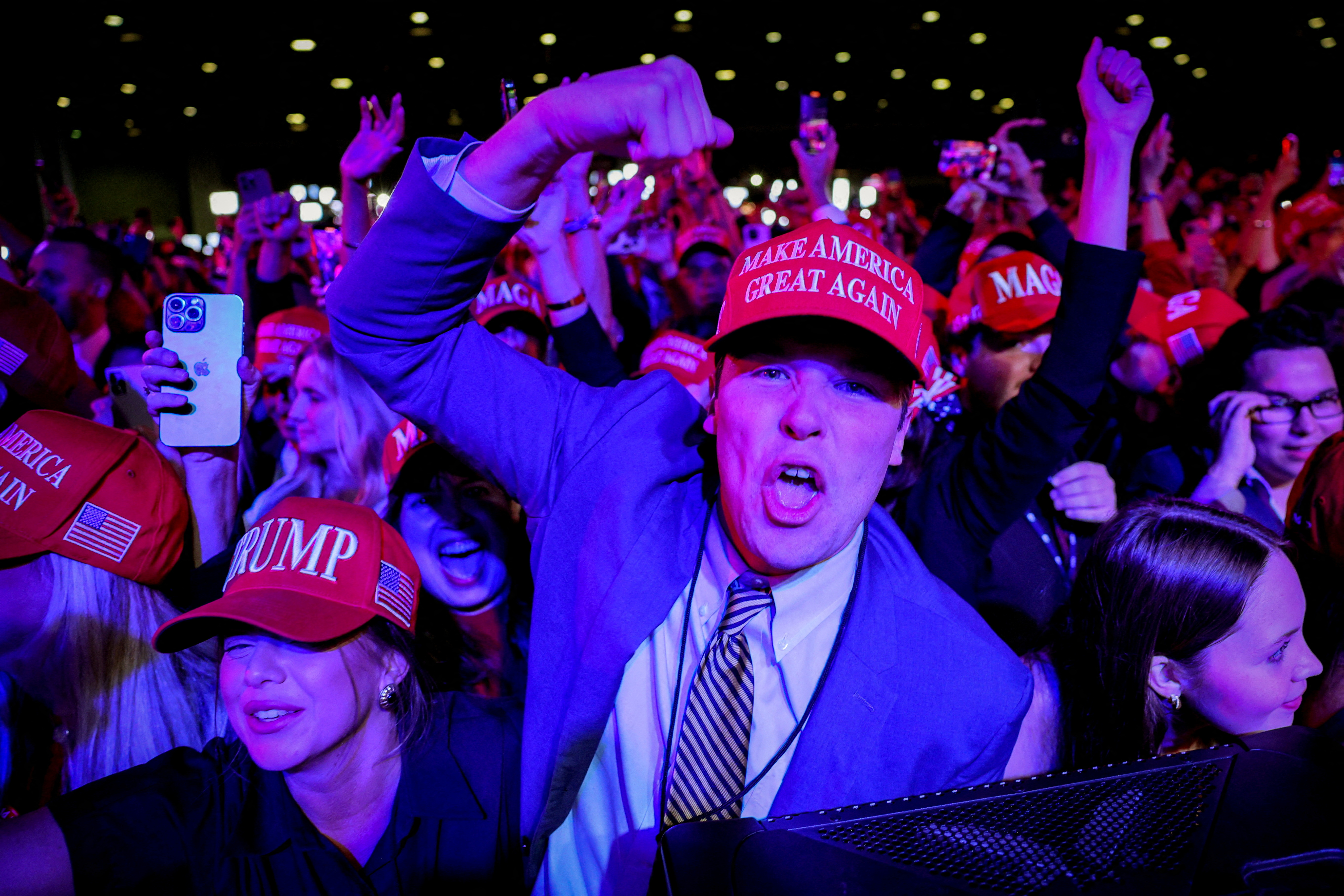 FILE PHOTO: The Wider Image - Behind the curtains: scenes from the US election