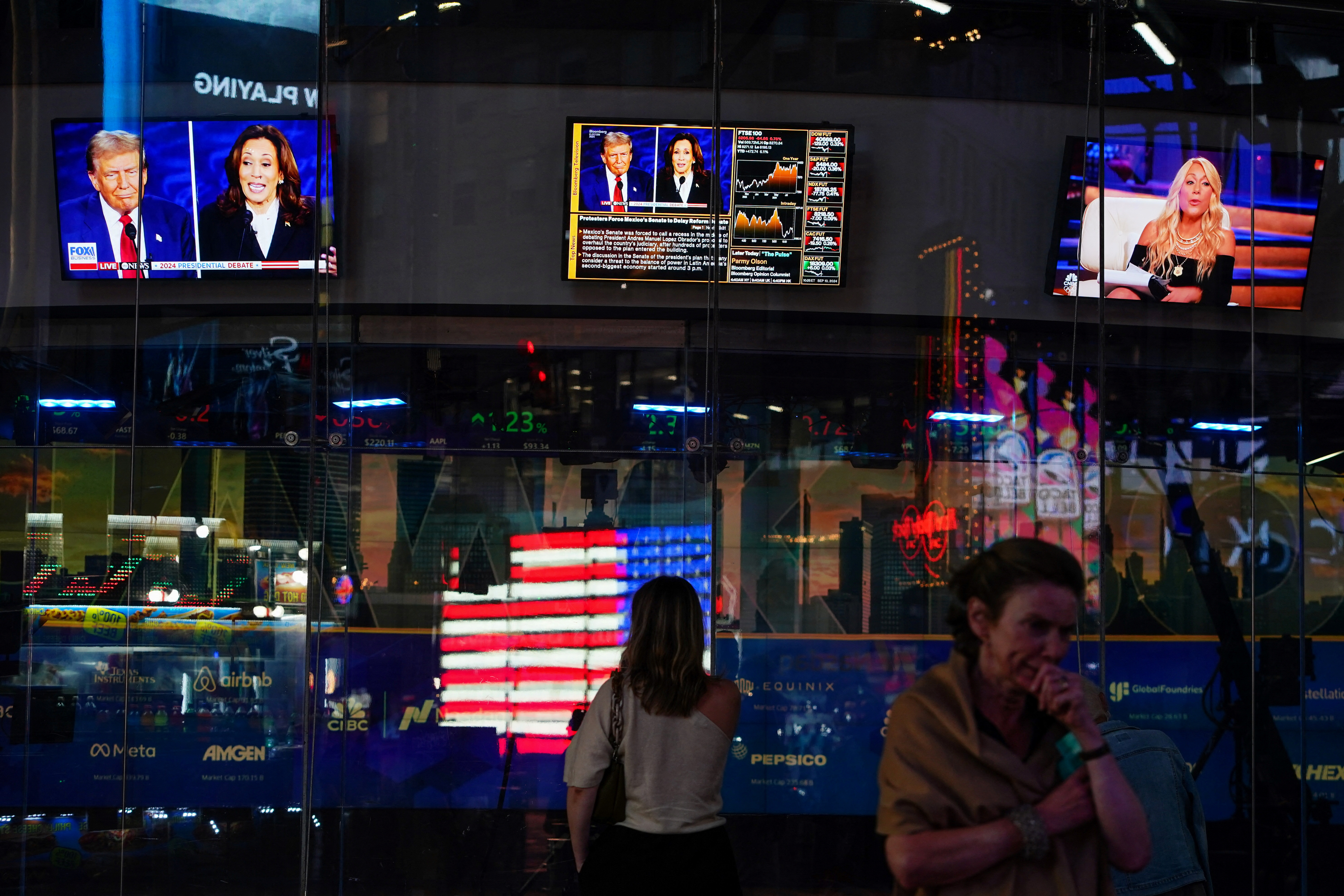 People watch the presidential debate between Trump and Harris, in New York