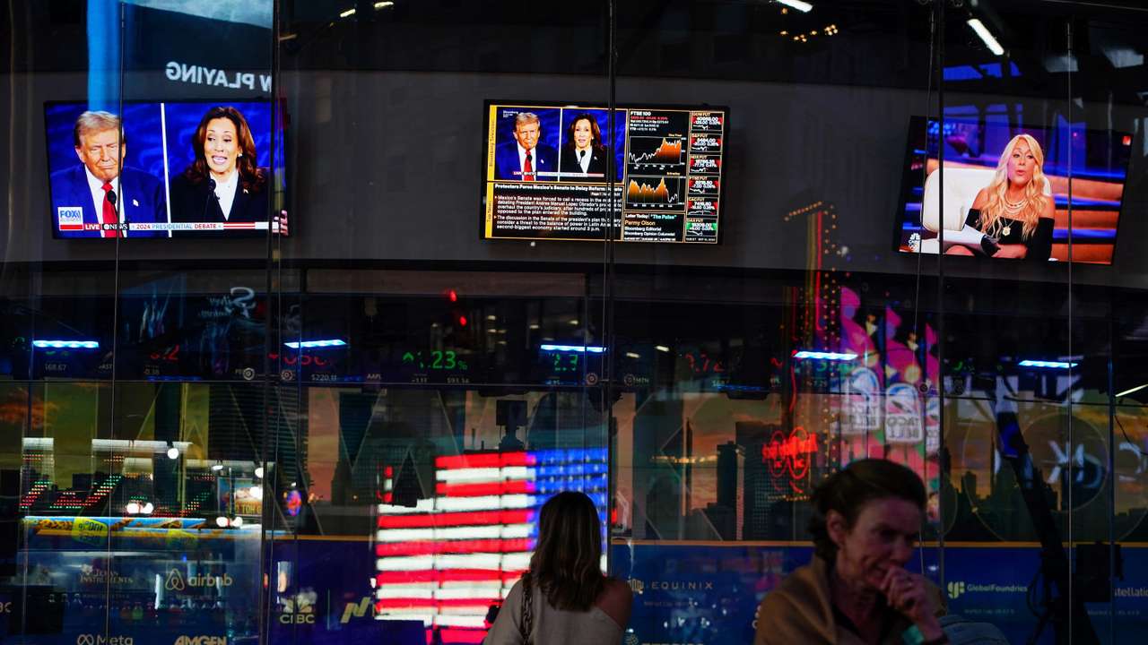 People watch the presidential debate between Trump and Harris, in New York