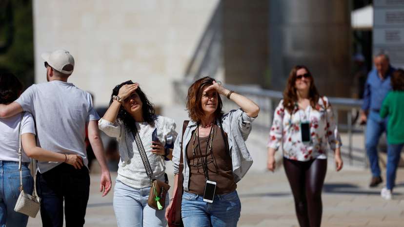 Northern Spain experiences unseasonably hot weather