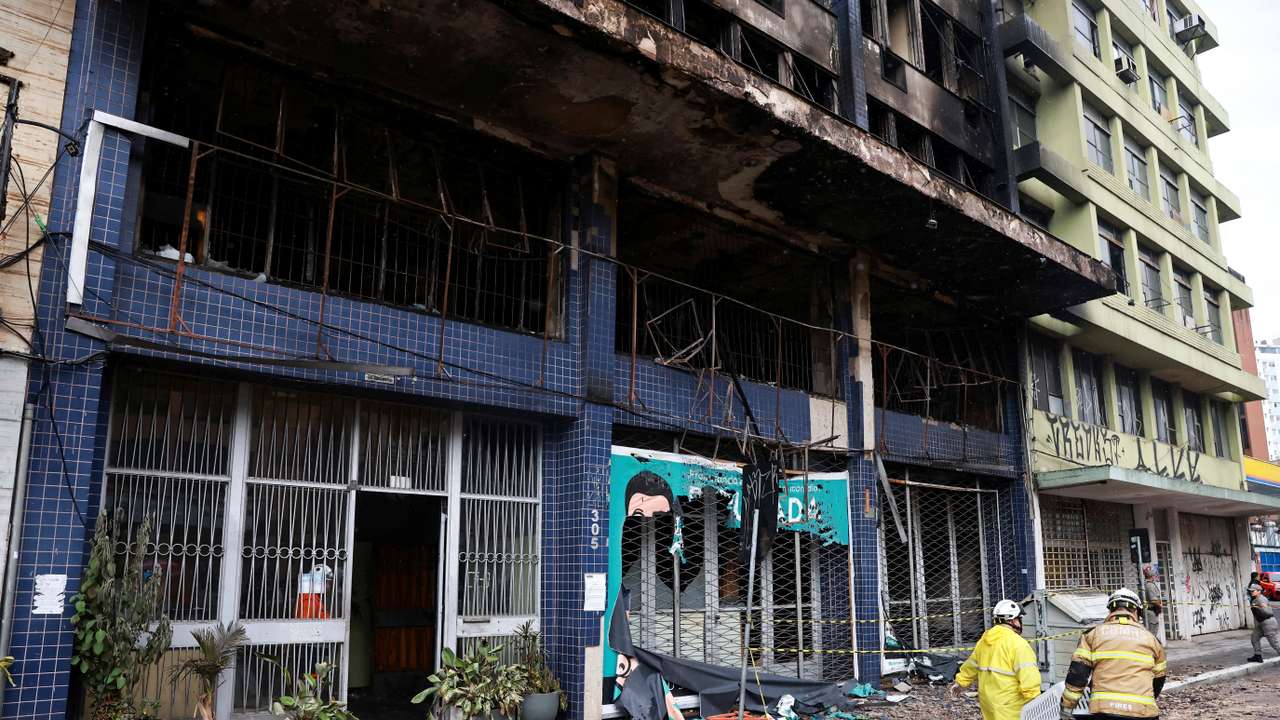 Fire at a guesthouse in Porto Alegre