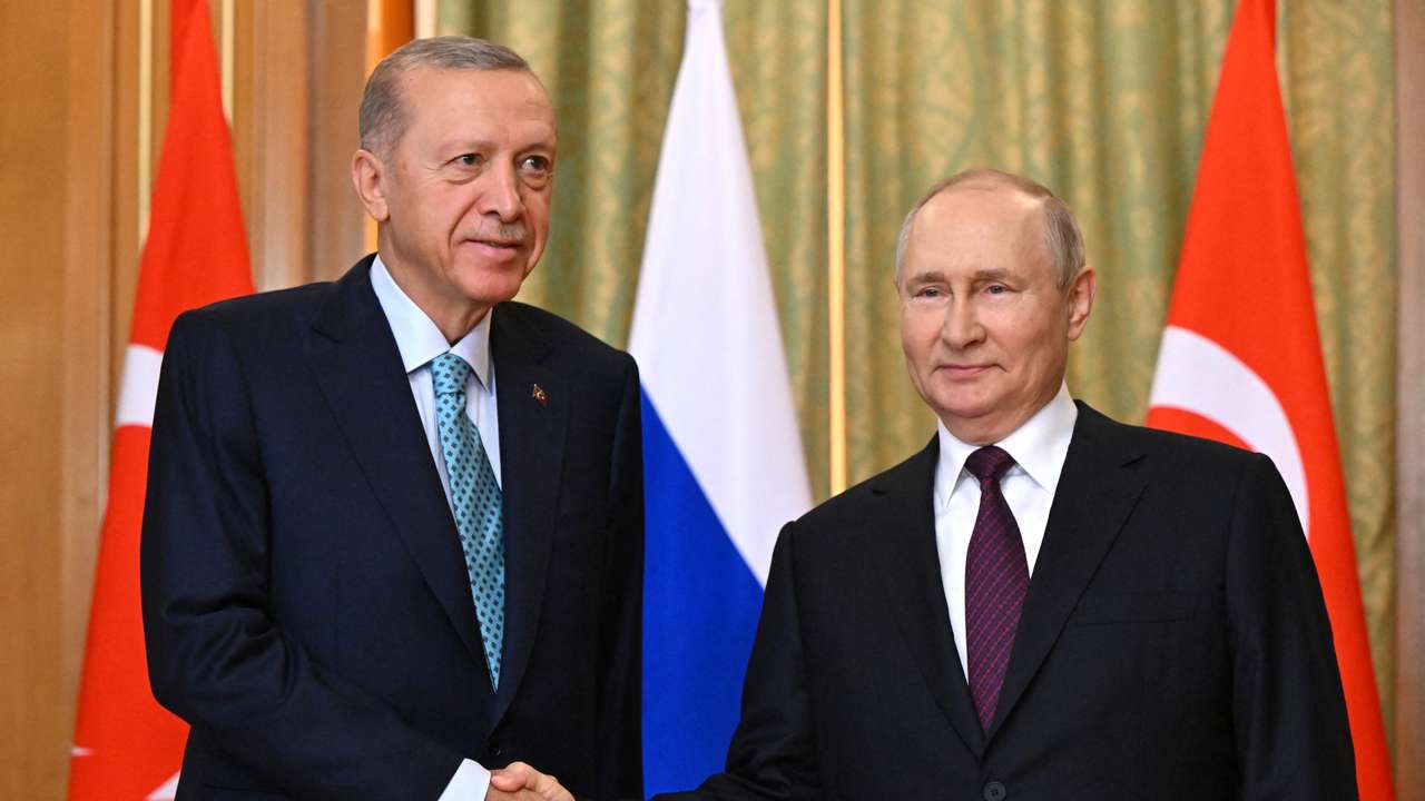 Russian President Putin and Turkish President Erdogan meet in Sochi