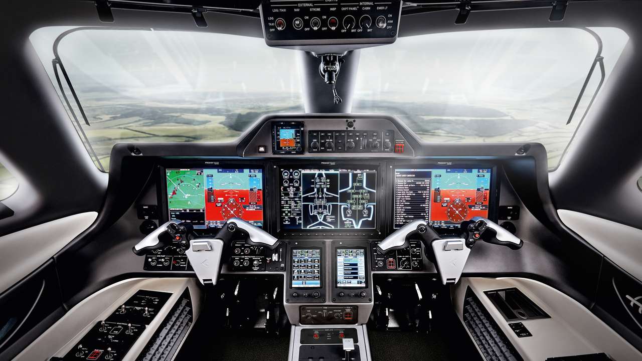 Interior da cabine do novo Phenom 300EV da Embraer