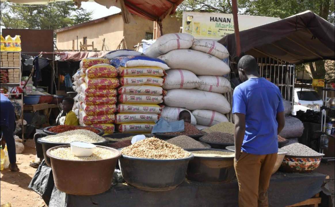 Nigerien resident in the market