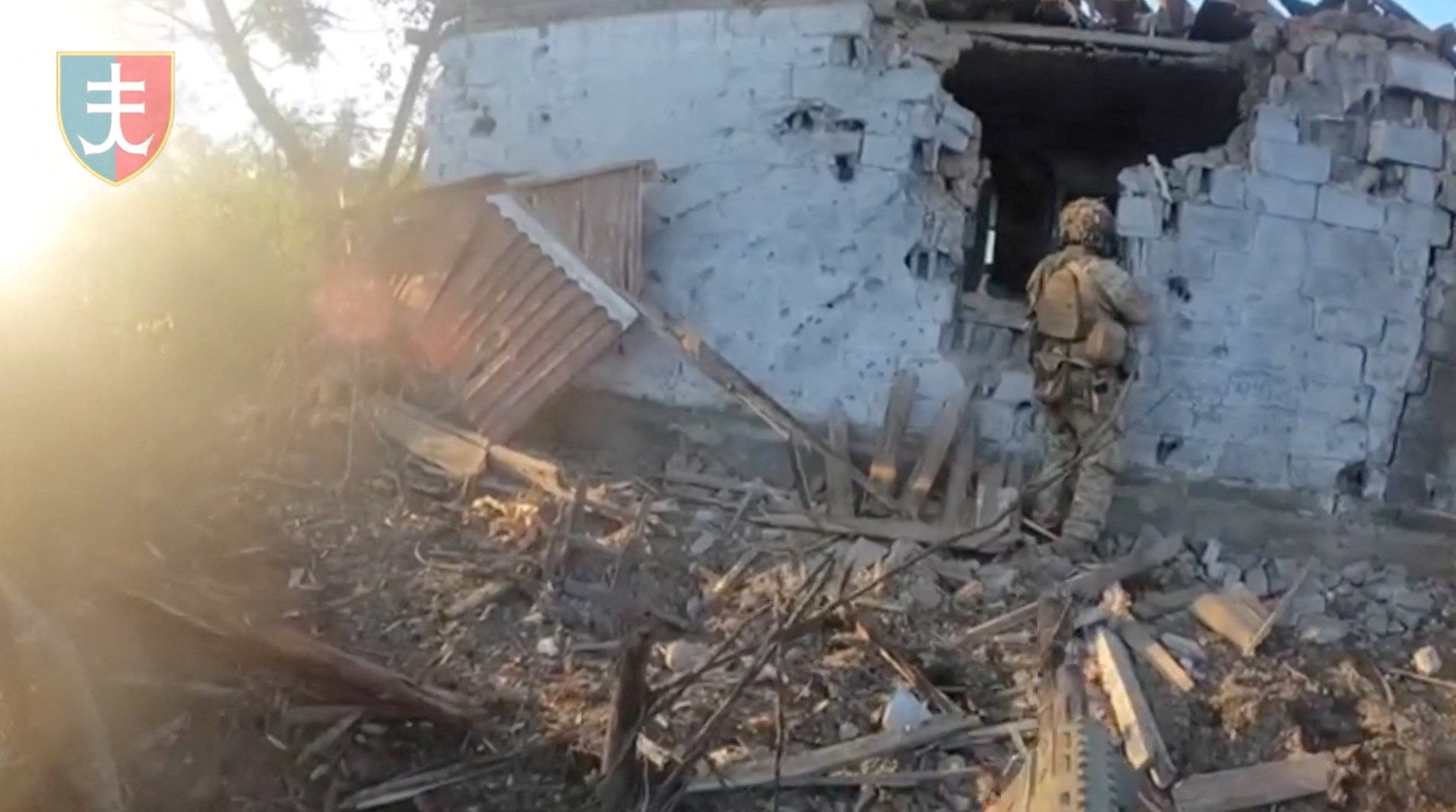 Soldiers carry out stabilization operations in the village of Staromayorske
