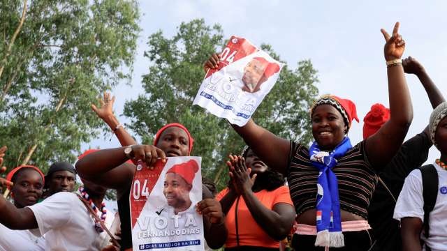 Supporters of Guinea-Bissau’s main opposition leader Fernando Dias take part in his final campaign rally, in Bissau