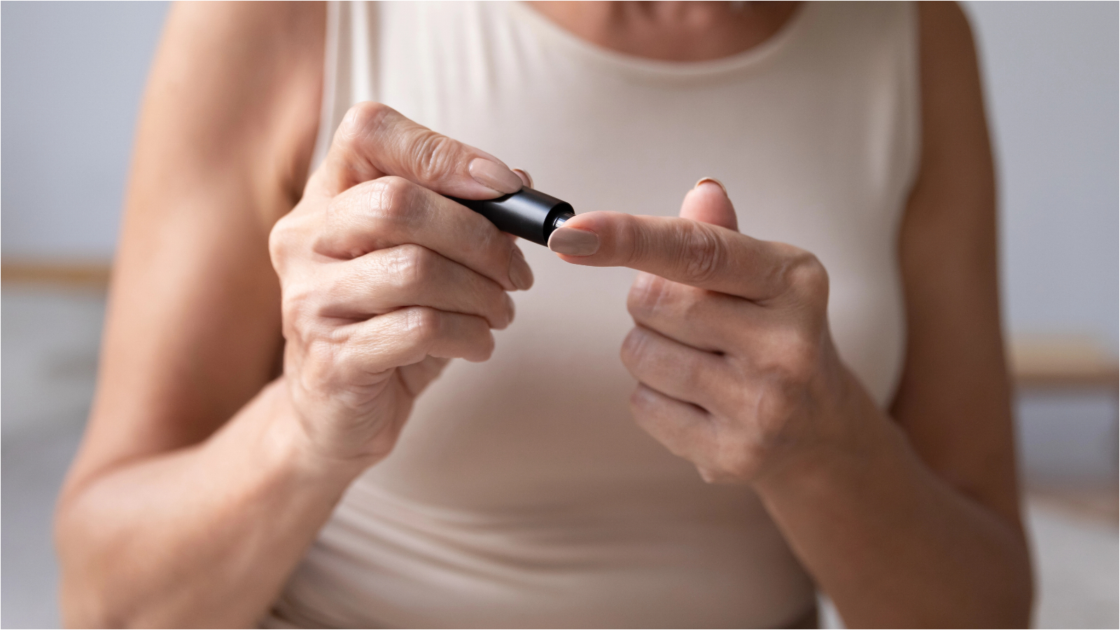 Entre os pacientes com diabetes, 21,1% relataram quedas, contra 11,1% entre aqueles sem a doença. 