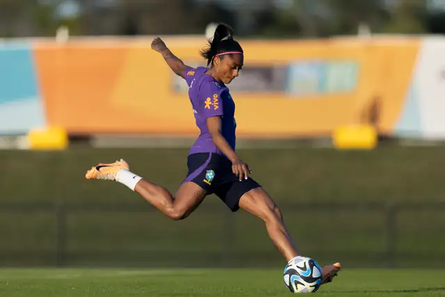 Kerolin durante treino da Seleção Brasileira Feminina