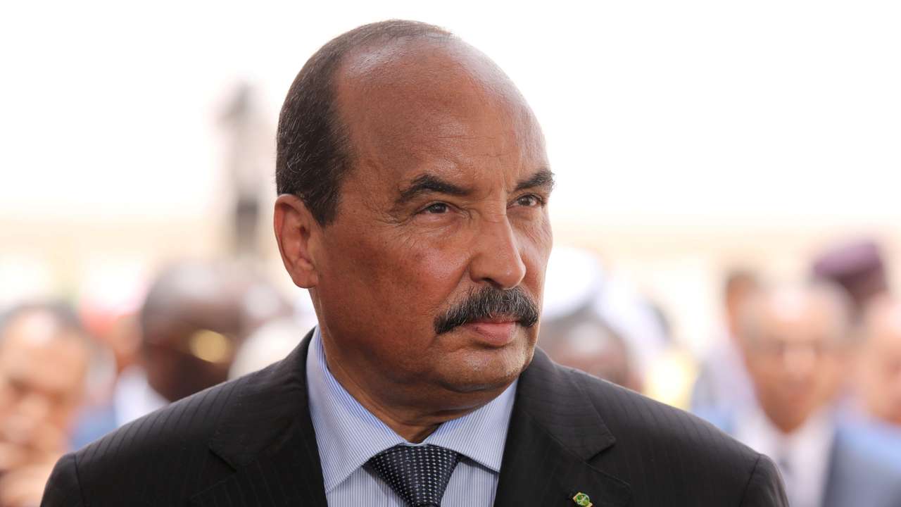 Mauritania's President Mohamed Ould Abdel Aziz waits for the arrival of the French President at Nouakchott airport