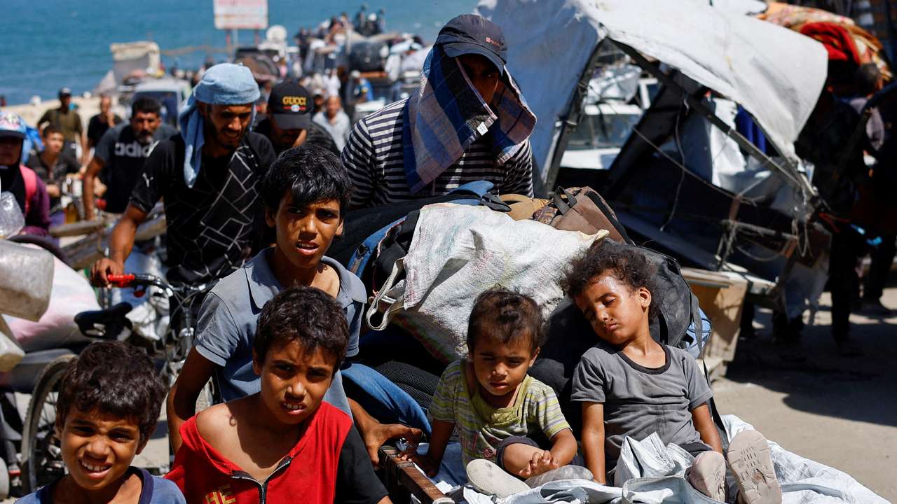 Displaced Palestinians move southward after Israeli forces ordered residents of Gaza City to evacuate to the south