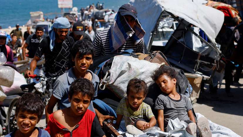 Displaced Palestinians move southward after Israeli forces ordered residents of Gaza City to evacuate to the south